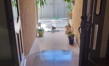 VENTA DE CASA EN PENJAMO.  3 HABITACIONES ( 2 EN PB). ESPACIOS AMPLIOS ZONA CORRAL DE PIEDRA.