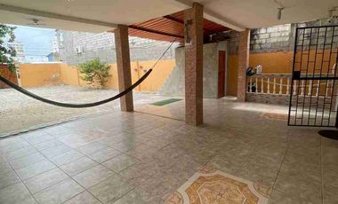 Vendo casa de cuatro dormitorios