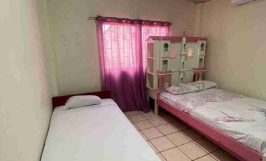 Vendo casa de cuatro dormitorios