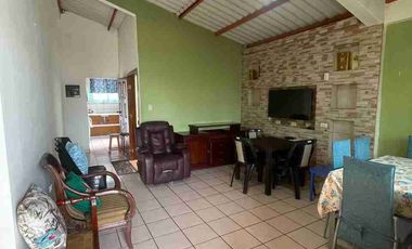 Vendo casa de cuatro dormitorios