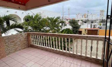 Vendo casa de cuatro dormitorios