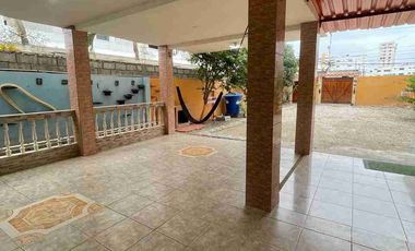 Vendo casa de cuatro dormitorios