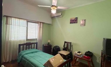 OPORTUNIDAD CASA CÉNTRICA CON PILETA, QUINCHO Y COCHERA EN SANTO TOMÉ