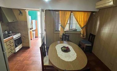 OPORTUNIDAD CASA CÉNTRICA CON PILETA, QUINCHO Y COCHERA EN SANTO TOMÉ