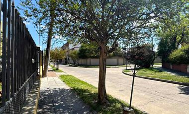 OPORTUNIDAD CASA CÉNTRICA CON PILETA, QUINCHO Y COCHERA EN SANTO TOMÉ