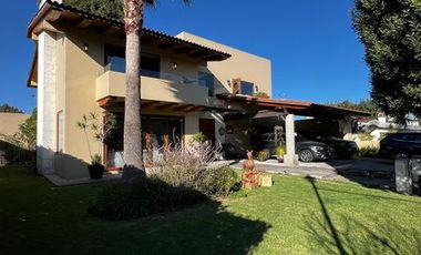 CASA EN RENTA EN METEPEC CON AMPLIO JARDIN