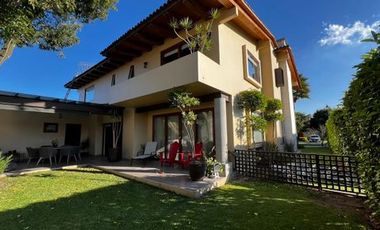 CASA EN RENTA EN METEPEC CON AMPLIO JARDIN