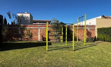 CASA EN RENTA EN METEPEC CON AMPLIO JARDIN