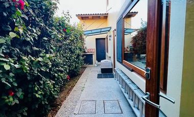 CASA EN RENTA EN METEPEC CON AMPLIO JARDIN
