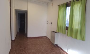 VENTA CASA ESTILO ANTIGUA 3 AMB. COCHERA, GRAN PARQUE GARAY AL 4500