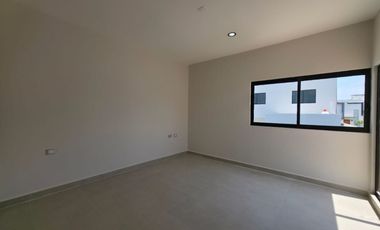 CASA CON RECAMARA EN PB $3'920,000.00  🌎Zona Residencial lomas de la rioja