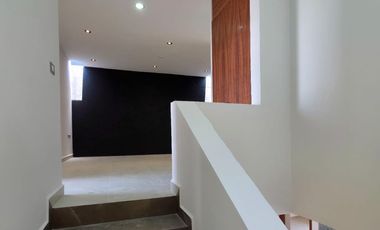 CASA CON RECAMARA EN PB $3'920,000.00  🌎Zona Residencial lomas de la rioja