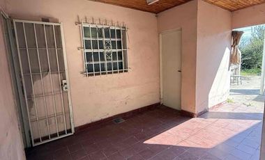 VENTA CASA EN ESQUINA SOBRE GRAN TERRENO EN SANTO TOMÉ A METROS DE SARMIENTO