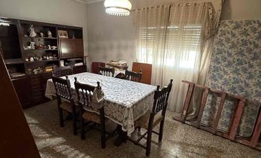 VENTA CASA EN ESQUINA SOBRE GRAN TERRENO EN SANTO TOMÉ A METROS DE SARMIENTO