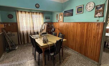 VENTA CASA EN ESQUINA SOBRE GRAN TERRENO EN SANTO TOMÉ A METROS DE SARMIENTO