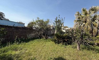 VENTA CASA EN ESQUINA SOBRE GRAN TERRENO EN SANTO TOMÉ A METROS DE SARMIENTO