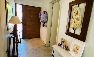 VENTA CASA CHAMISERO, CERCANA A COLEGIO ALIANZA FRANCESA Y AUTOPISTA NOR ORIENTE