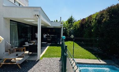 VENTA CASA CHAMISERO, CERCANA A COLEGIO ALIANZA FRANCESA Y AUTOPISTA NOR ORIENTE