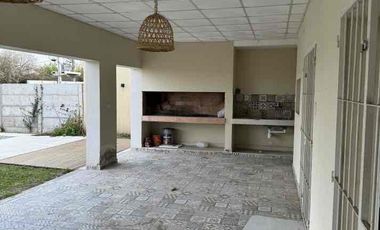 VENTA HERMOSA CASA QUINTA MODERNA EN SAUCE VIEJO