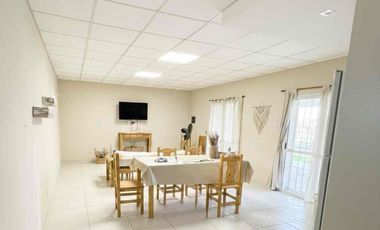 VENTA HERMOSA CASA QUINTA MODERNA EN SAUCE VIEJO