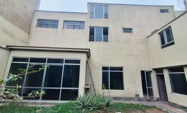 VENTA DE CASA COMO TERRENO- SAN ISIDRO