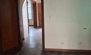 VENTA DE CASA COMO TERRENO- SAN ISIDRO
