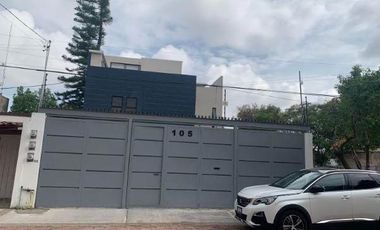 RENTA EDIFICIO COMERCIAL CON SALÓN DE CAPACITACIONES EN COLINAS DEL CIMATARIO, QRO. VR14A