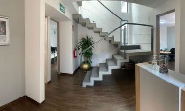 RENTA EDIFICIO COMERCIAL CON SALÓN DE CAPACITACIONES EN COLINAS DEL CIMATARIO, QRO. VR14A