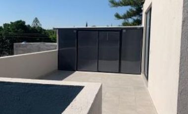 RENTA EDIFICIO COMERCIAL CON SALÓN DE CAPACITACIONES EN COLINAS DEL CIMATARIO, QRO. VR14A