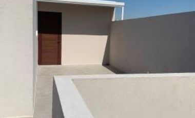 RENTA EDIFICIO COMERCIAL CON SALÓN DE CAPACITACIONES EN COLINAS DEL CIMATARIO, QRO. VR14A