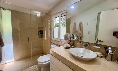 En venta, casa en Lomas Altas, Miguel Hidalgo, Ciudad de México