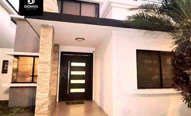 VENTA CASA moderna con piscina