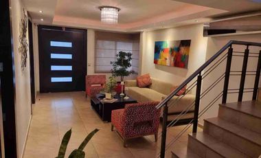 VENTA CASA moderna con piscina