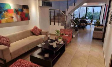 VENTA CASA moderna con piscina