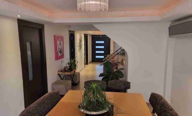 VENTA CASA moderna con piscina