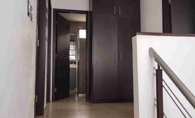 VENTA CASA moderna con piscina