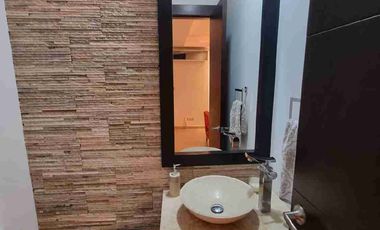VENTA CASA moderna con piscina
