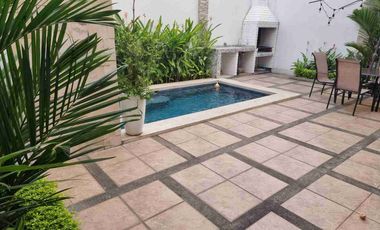 VENTA CASA moderna con piscina