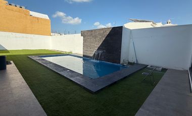 Casa en venta en Rinconada Colonial Apodaca NL con alberca y área de asador.