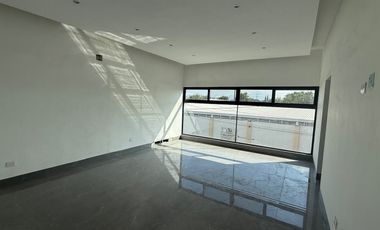 Casa en venta en Rinconada Colonial Apodaca NL con alberca y área de asador.