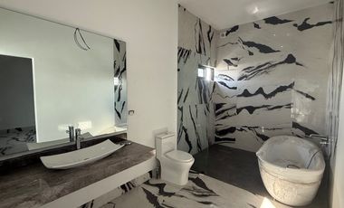 Casa en venta en Rinconada Colonial Apodaca NL con alberca y área de asador.