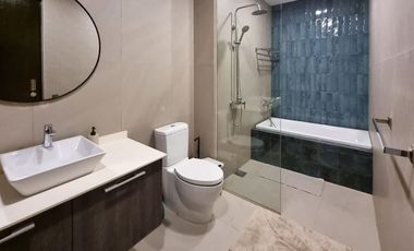 Grand Veranda a Stylish Condo with Breathtaking Balcony Views