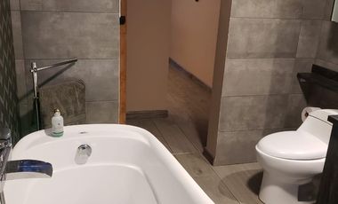 Amplia casa en venta sector Nayón Bajo a 10 minutos de Cumbayá