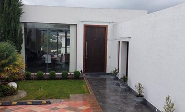 Amplia casa en venta sector Nayón Bajo a 10 minutos de Cumbayá
