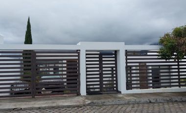 Amplia casa en venta sector Nayón Bajo a 10 minutos de Cumbayá