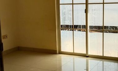 Rumah Green Lake Hook DiJual/Disewa Harga Murah Siap Huni Sudah Renovasi Jakarta Barat