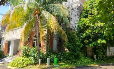 Rumah Hook Depan Taman di Emerald Bintaro