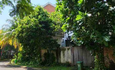 Rumah Hook Depan Taman di Emerald Bintaro