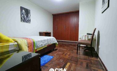 Depa en Venta en 1er Piso con Patio y Cochera 143 m2– Av. Velasco Astete, Surco