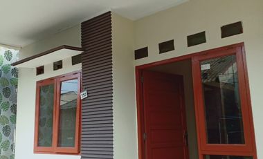 Sewa Bulanan Rumah 2 KT Full AC Kosongan , Include Parkir Mobil + Kebersihan + Keamanan